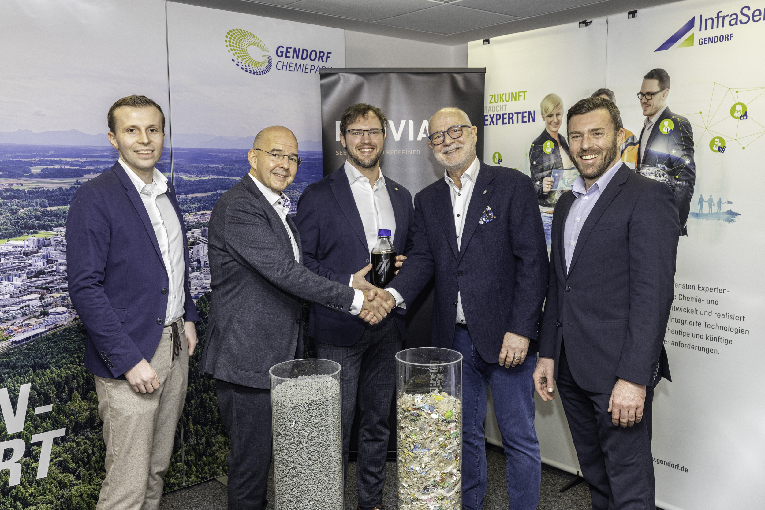 Looking forward to working together (from right to left): Dominik Gschwendtner (ISG Managing Director), Martin Nitz (CEO Pruvia), Andreas Kurz (COO Pruvia), Christoph von Reden (ISG Managing Director) and Jan Schäfer (Finance & Legal Pruvia). Photo: Heiner Heine